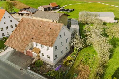 Ansicht 1 - Landwirtschaftliches Anwesen in Ortsrandlage