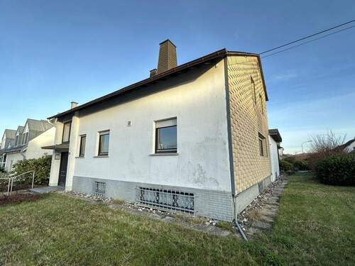 Seitenansicht - Einfamilienhaus mit 200,00 m&sup2; in Ransbach-Baumbach zum Kaufen