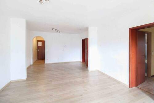 Wohnzimmer II - Etagenwohnung mit 83,00 m&sup2; in Messel zum Kaufen