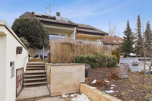 Hausansicht - Zwei Wohneinheiten, viel Platz & Weitblick - Einfamilienhaus mit Einliegerwohnung