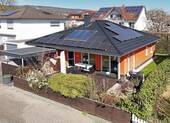 Hausansicht vorne - Ganzes Haus statt Wohnung - mit Garten und Garage