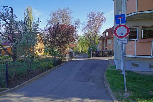 ruhige Lage an einer reinen Anliegerstraße - 