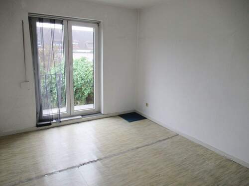 Zimmer mit Balkon und Zugang zum Garten - 