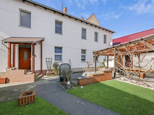 Innenhof 1 (Etagenwohnung-Eingang) - +Atemberaubende Marktplatzlage in Altdöbern ermöglicht Mehrgenerationenwohnen, Gewerbe & Vermietung+