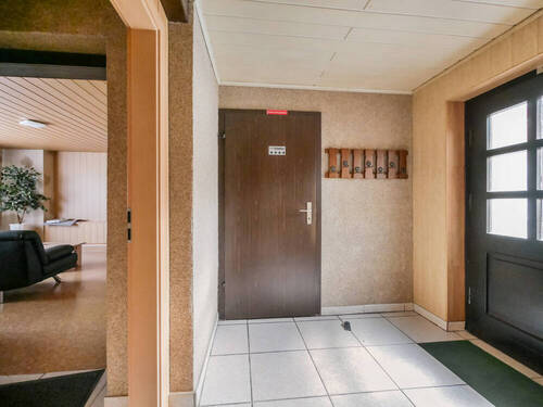 Flur (Bistro) FeWo 7 (l), Küche (m) & Terrasse (r) - 