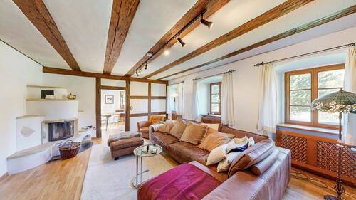 Wohnzimmer im EG mit Kamin im Mühlengebäude - 