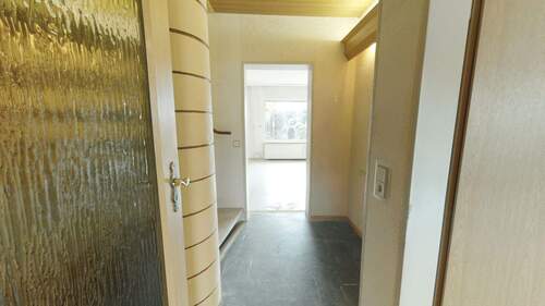 Flur Erdgeschoss - 4 Zimmer Reihenmittelhaus in Braunschweig