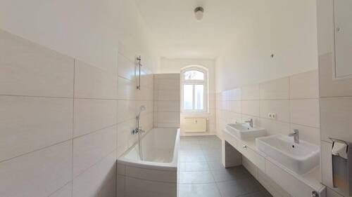 Bad - 7 Zimmer Etagenwohnung in Mühlhausen