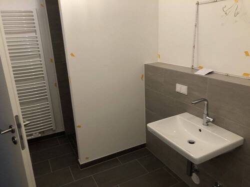 Badezimmer mit Dusche - 
