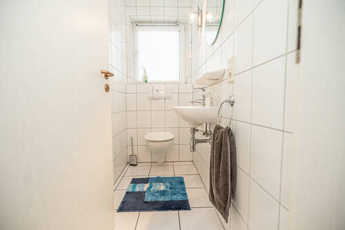 Whg. EG rechts - Gäste-WC - 