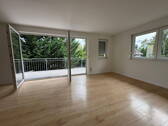 Wohnzimmer - Stilvolle 3-Zi.-Wohnung mit Balkon in bester Höhenlage Bonn-Schweinheim - bezugsbereit, toller Blick