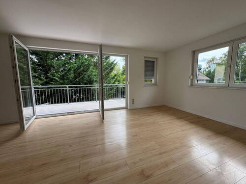 Wohnzimmer - Stilvolle 3-Zi.-Wohnung mit Balkon in bester Höhenlage Bonn-Schweinheim - bezugsbereit, toller Blick