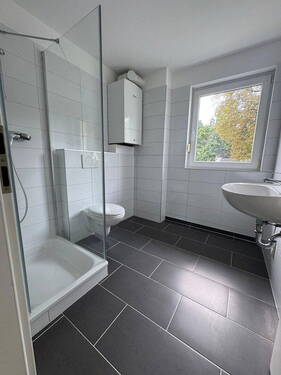 2. Bad mit Dusche und WC - 