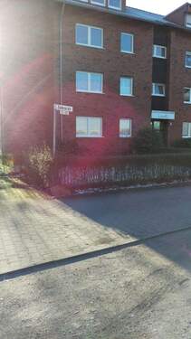 Gebäudeansicht - 3-Zimmerwohnung mit Balkon und Garage in Westtünnen