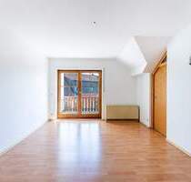 - Gemütliche 2-Zimmer-Dachgeschosswohnung mit Balkon im Straubinger Osten -