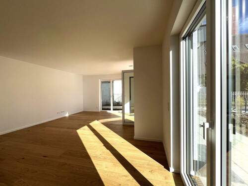 gemütliches Wohnzimmer - Etagenwohnung mit 122,00 m&sup2; in München zum Kaufen