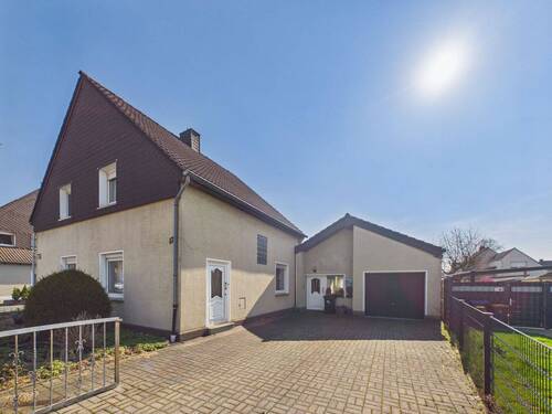 Hausansicht vorne - Charmanter Klassiker mit Siedlungsflair - Ihr neues Zuhause in Hamm!