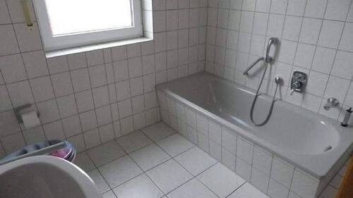 Tageslichtbad mit Wanne - 