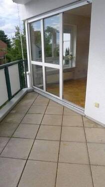 Blick vom Balkon in das schöne Wohnzimmer - 