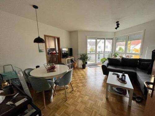 gepflegtes Wohnzimmer - 3 Zimmer Etagenwohnung zur Miete in Mühlheim am Main