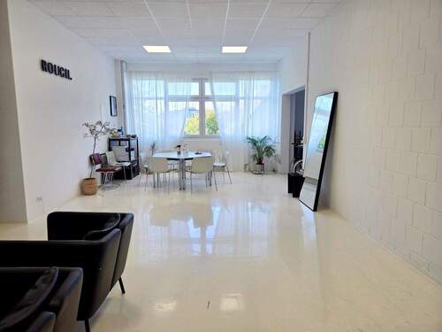 Meetingfläche.jpg - Moderne Büroräume mit zus. Lagerfläche