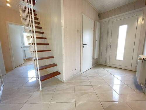 Flur EG - Einfamilienhaus mit 88,80 m&sup2; in Schortens zum Kaufen