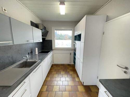 Küche mit Einbauküche - 