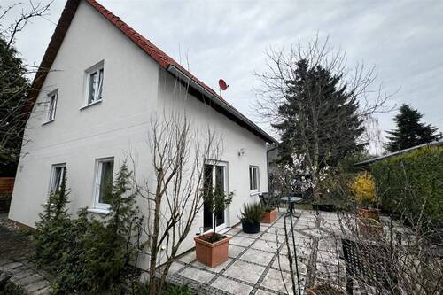 1 - Einfamilienhaus mit 5 Zimmern und Garten.