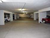 Großräumige helle Tiefgarage - 