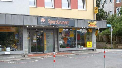 Wohnumfeld Geschäft mit Post - 