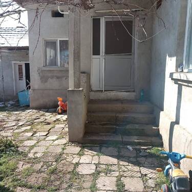 Bild 2 - 7 Zimmer Mehrfamilienhaus, Wohnhaus zum Kaufen in Nova Kamena