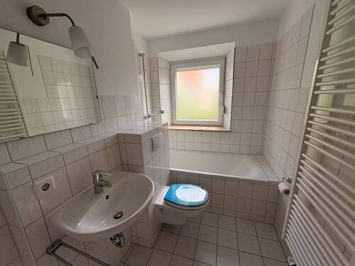 Tageslichtbad mit Wanne - 