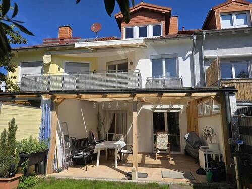Hausansicht Garten - Attraktives Reihenmittelhaus in ruhiger Lage in Groß-Zimmern