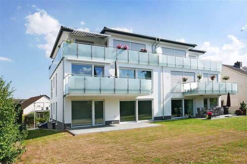 Ansicht von Westen - 4 Zimmer Etagenwohnung zum Kaufen in Kassel