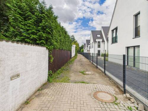 private Zufahrt zum Grundstück - 