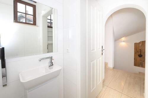 Gäste-WC mit Fenster 