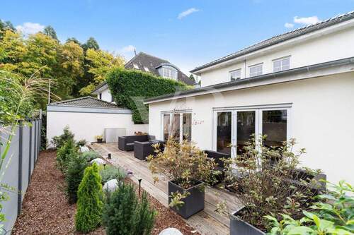 Hausrückseite mit Ost-TerrasseWest - 