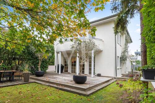 Hausansicht mit West-Terrasse - Einfamilienhaus mit 231,70 m&sup2; in Köln zum Kaufen