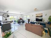 Blick ins Wohnzimmer - 