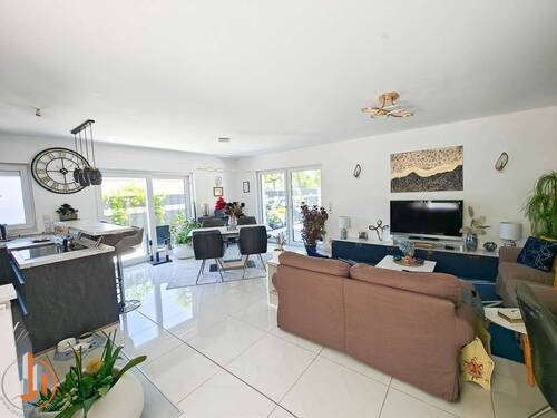 Blick ins Wohnzimmer - 