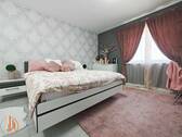 Schlafzimmer mit Zugang zum Bad - 