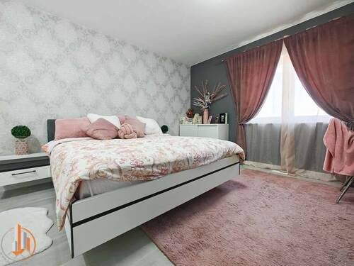Schlafzimmer mit Zugang zum Bad - 
