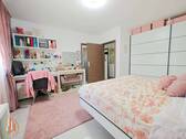 Schlafzimmer mit Zugang zum Bad - 