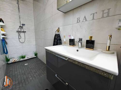Gäste WC mit Dusche - 