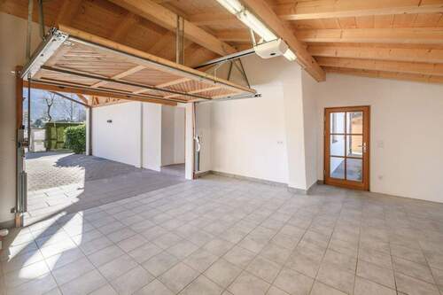 Geräumige Garage nahe Hauseingang I Zugang zum Gar - 