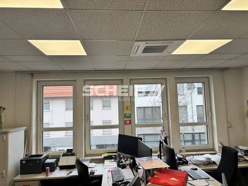 hell durch viele Fenster - Büro mit 107,60 m&sup2; in Crailsheim zur Miete