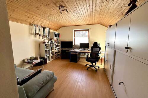 Großes Büro oder Kinderzimmer im OG - 
