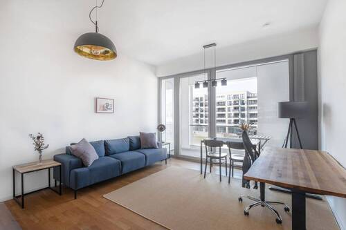 Wohnbereich mit Loggia - 2 Zimmer Etagenwohnung zum Kaufen in Berlin