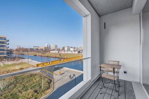 Loggia mit Blick zum Golda-Meir-Steg - 
