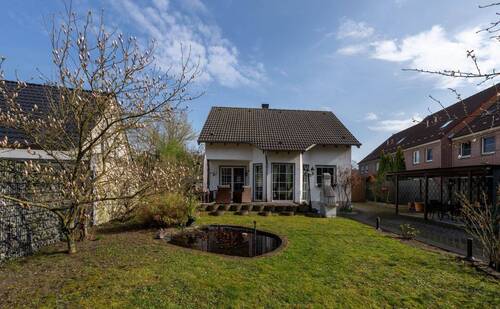 Gartenansicht - 4 Zimmer Einfamilienhaus zum Kaufen in Lünen